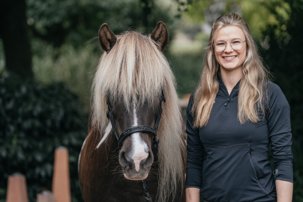 Leonie – erfahrene Pferde Osteopathin aus Münster